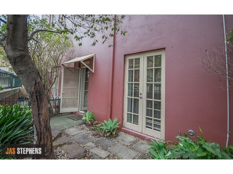 1/2 Ballarat Road, Footscray VIC 3011