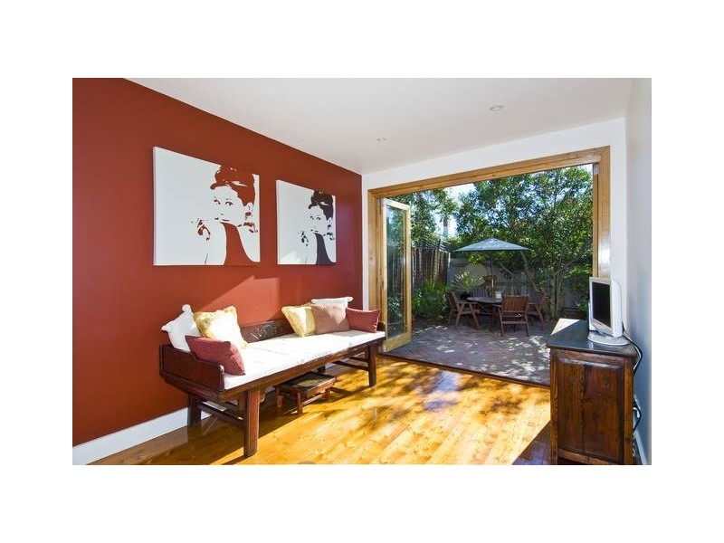 8 Tennyson Street, Seddon VIC 3011