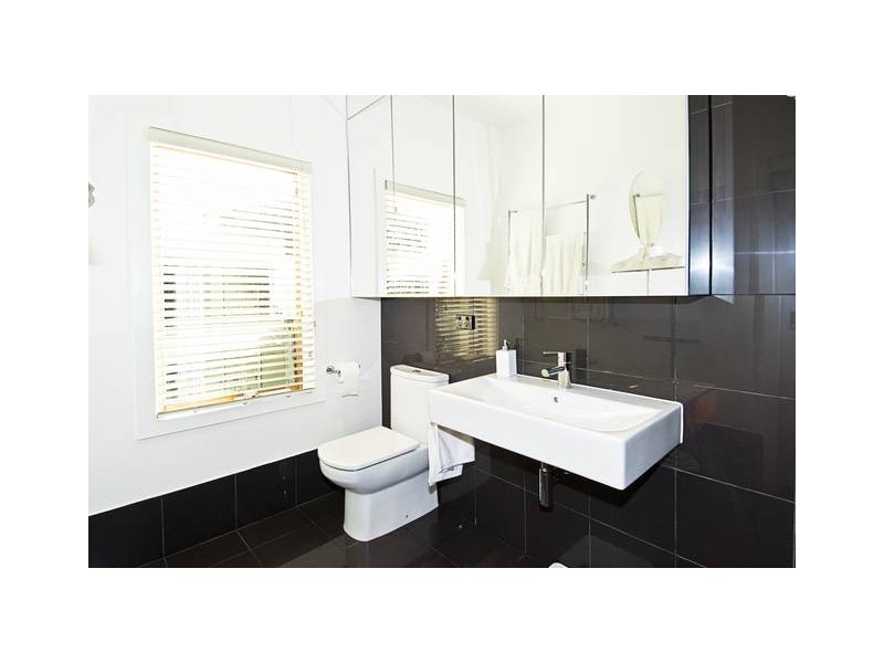 8 Tennyson Street, Seddon VIC 3011