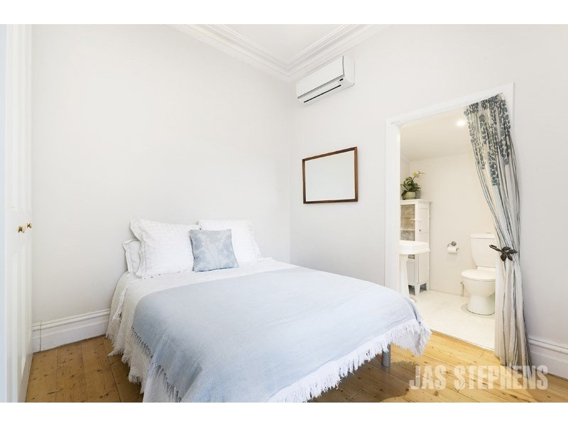 8 Arran Street, Seddon VIC 3011