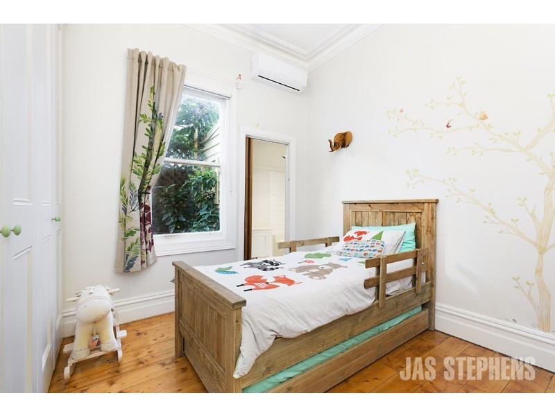 8 Arran Street, Seddon VIC 3011