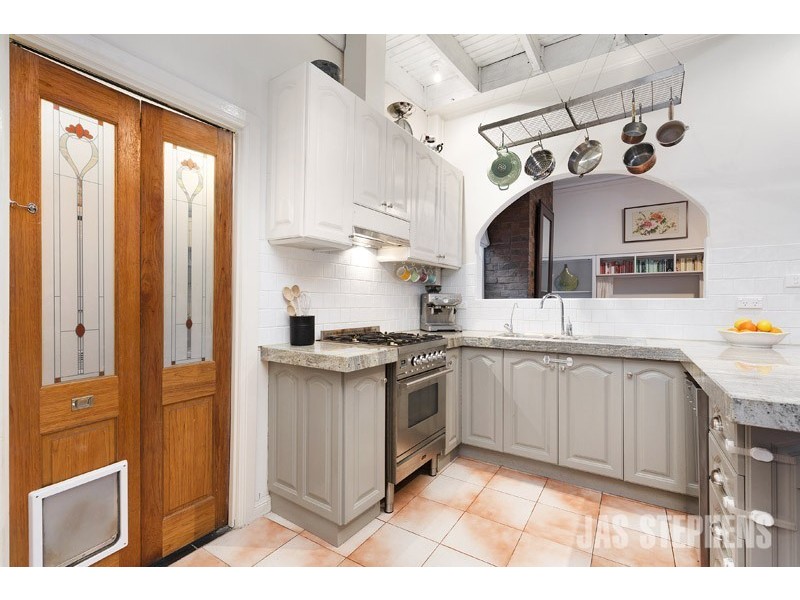 8 Arran Street, Seddon VIC 3011