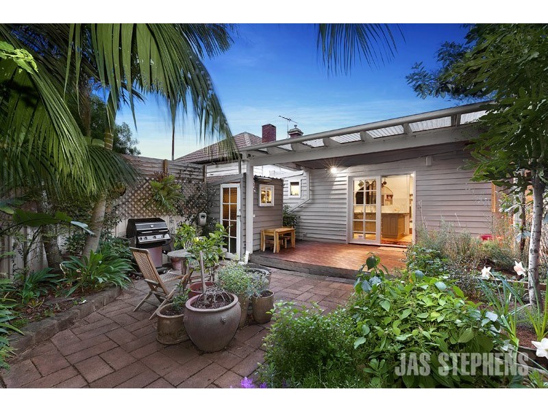 8 Arran Street, Seddon VIC 3011