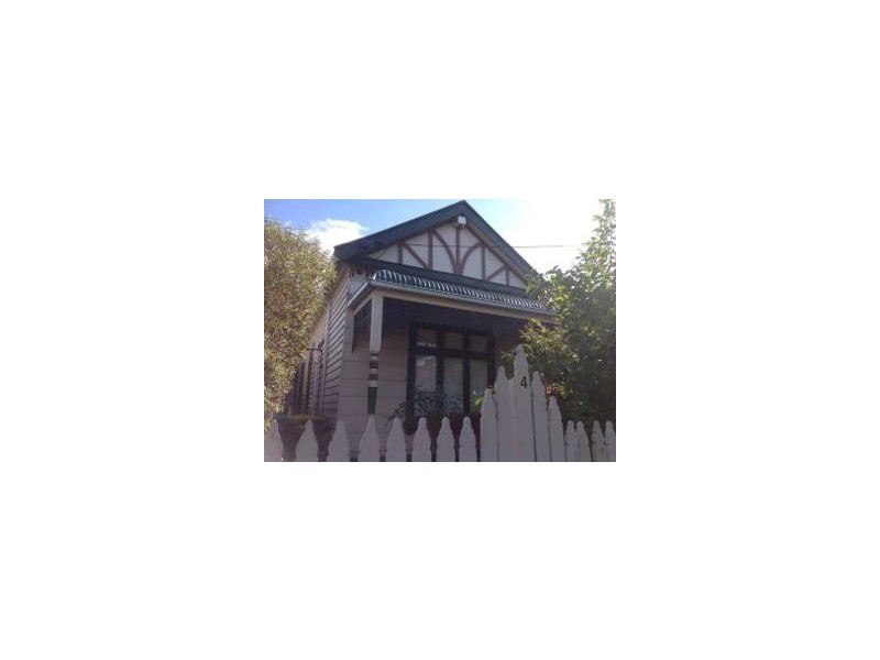 4 Seddon St, Seddon VIC 3011