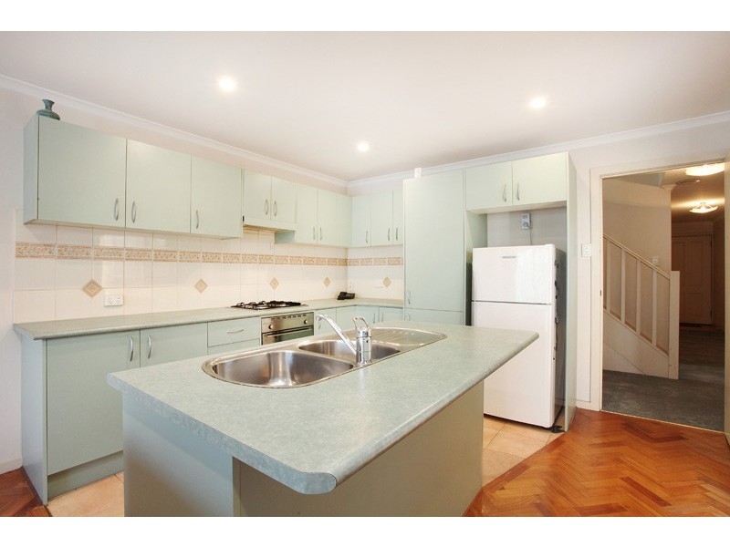 30 Emma Street, Seddon VIC 3011