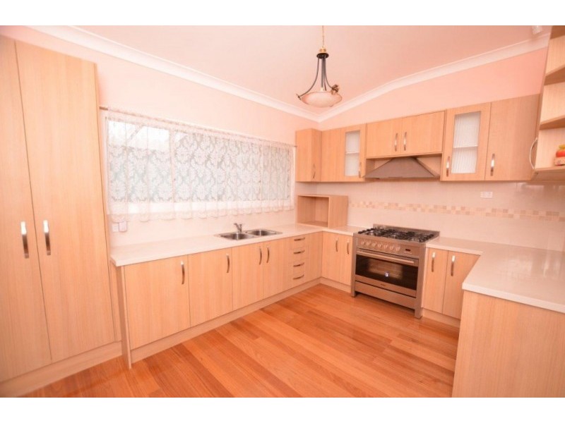 42 Summerhill Road, Footscray VIC 3011