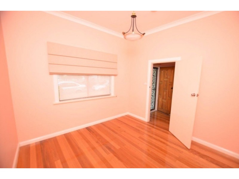 42 Summerhill Road, Footscray VIC 3011