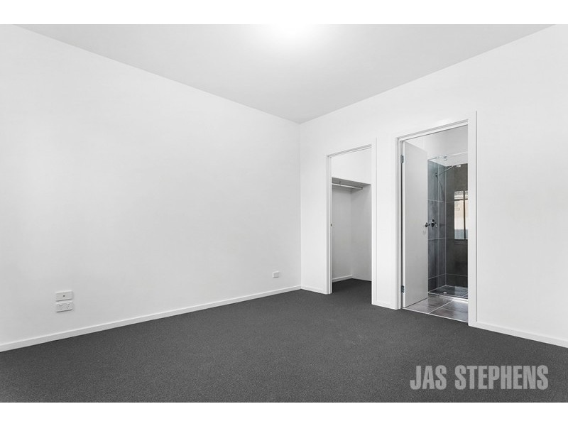 2/30 Vernon Crescent, Sunshine West VIC 3020