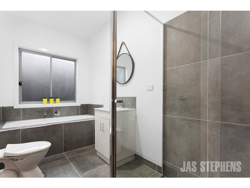 2/30 Vernon Crescent, Sunshine West VIC 3020
