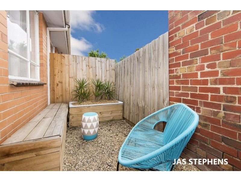 2/698 Barkly Street, West Footscray VIC 3012