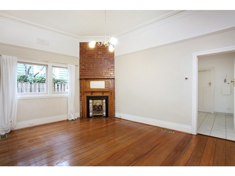 2 Oscar Street, Seddon VIC 3011