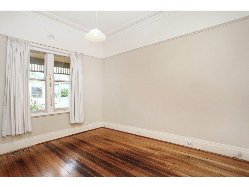 2 Oscar Street, Seddon VIC 3011