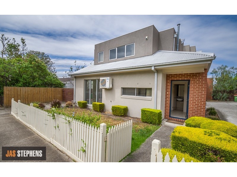 1/2 Bellairs Avenue, Seddon VIC 3011