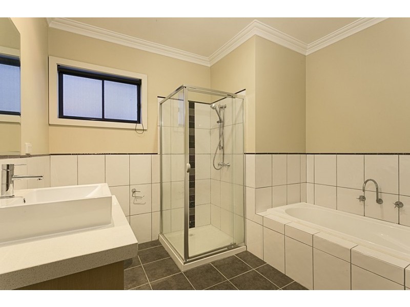 2/12 Curtin Court, Maidstone VIC 3012