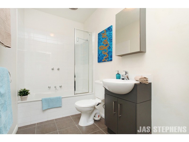 1 Bishop Street, Kingsville VIC 3012