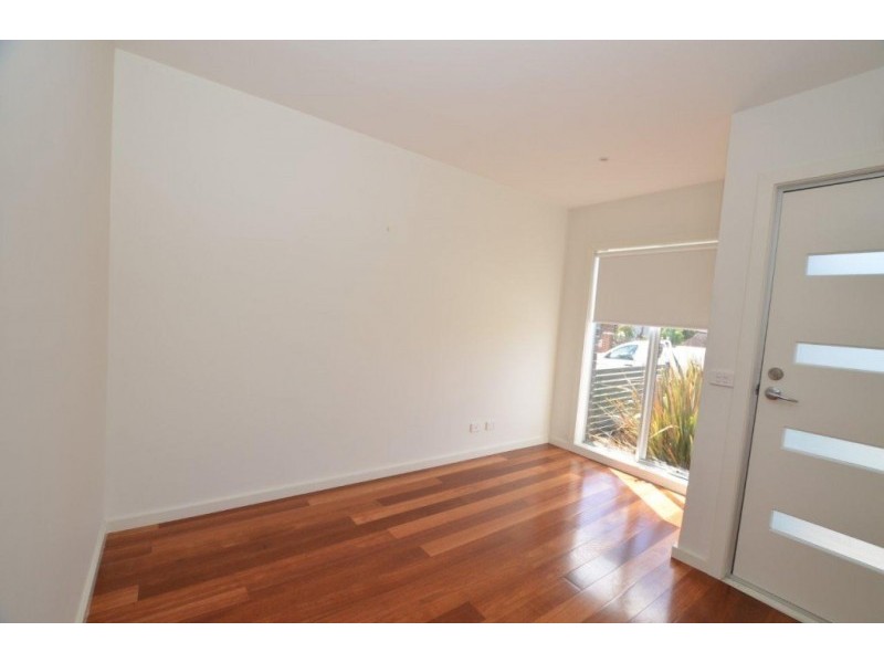 9 Desmond Street, Maidstone VIC 3012