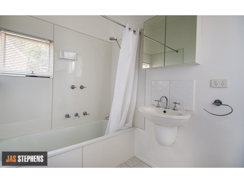 2/3 Waratah Street, West Footscray VIC 3012