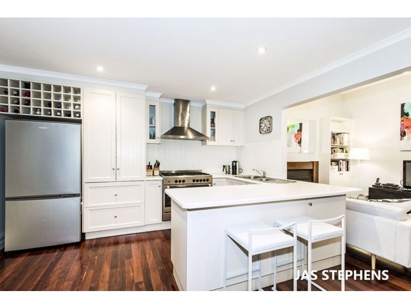 16 Margaret Street, Seddon VIC 3011