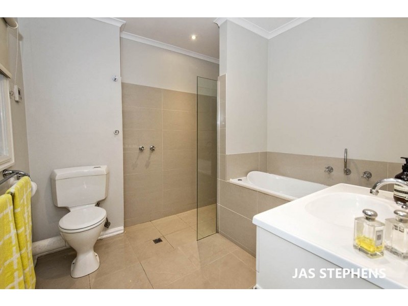 16 Margaret Street, Seddon VIC 3011