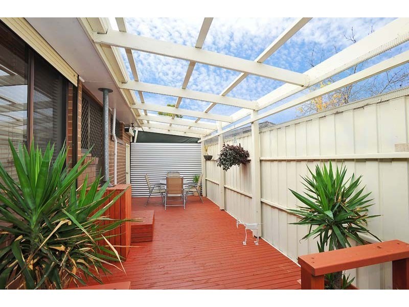 2/98 Saltley Street, South Kingsville VIC 3015