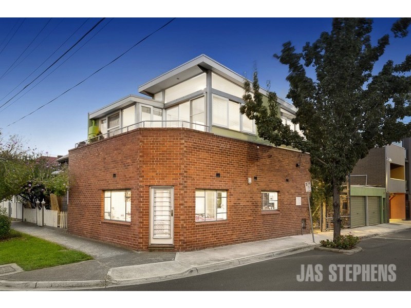 32 Walter Street, Seddon VIC 3011