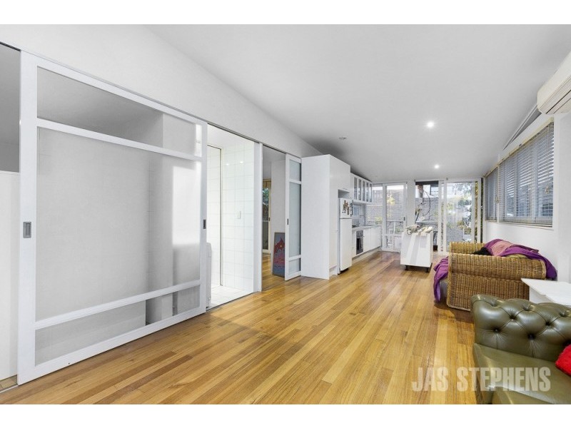 32 Walter Street, Seddon VIC 3011