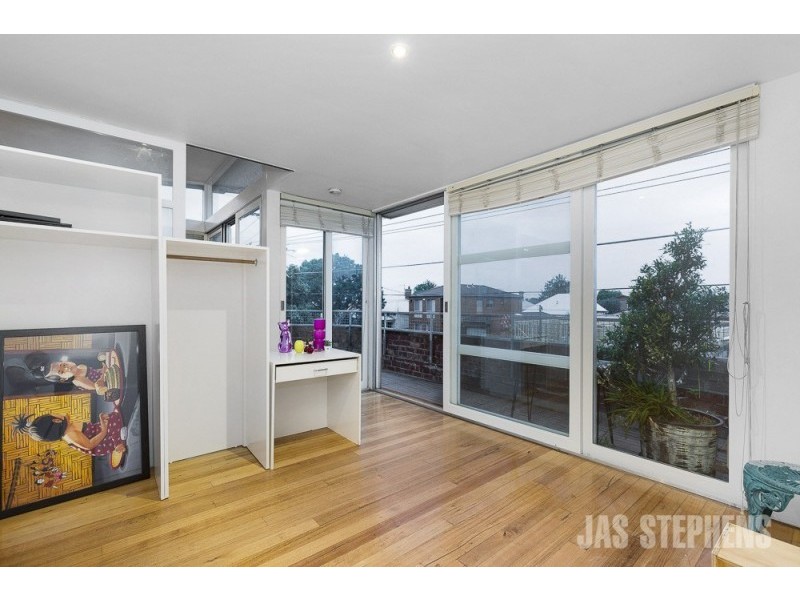 32 Walter Street, Seddon VIC 3011