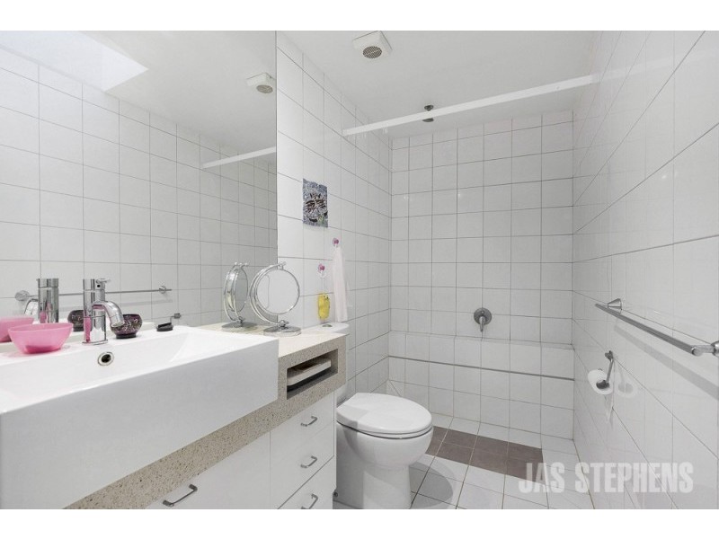 32 Walter Street, Seddon VIC 3011