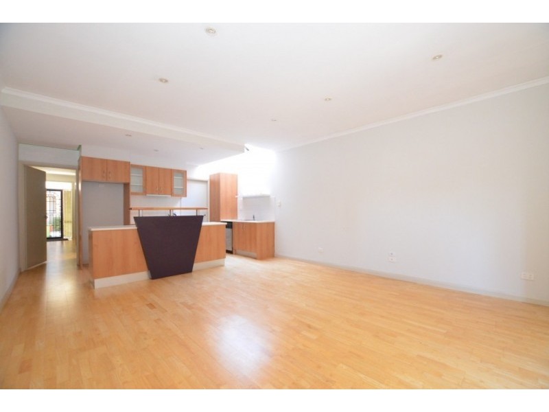 4 Emma Street, Seddon VIC 3011