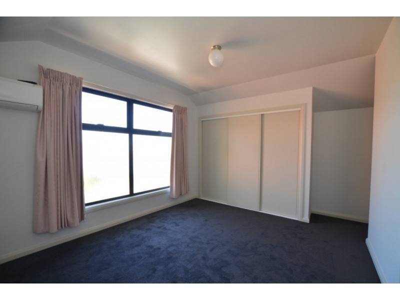 4 Emma Street, Seddon VIC 3011