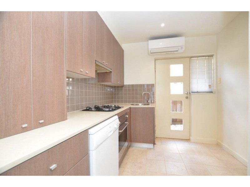 2/51 Anderson Road, Sunshine VIC 3020