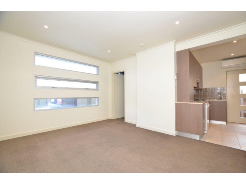 2/51 Anderson Road, Sunshine VIC 3020