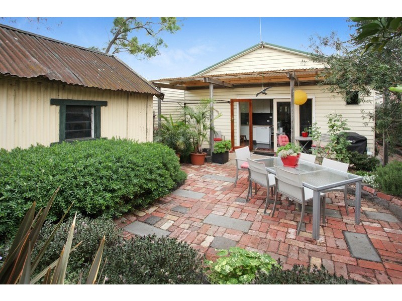 8 Junction Street, Seddon VIC 3011