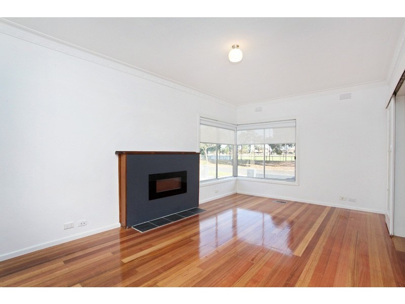 1/30 Vernon Crescent, Sunshine West VIC 3020