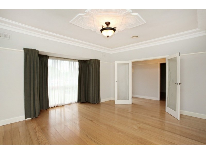 10 Suffolk Street, Maidstone VIC 3012