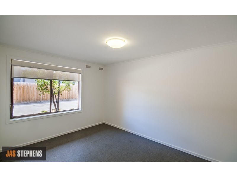 2/35 Newcastle Street, Newport VIC 3015