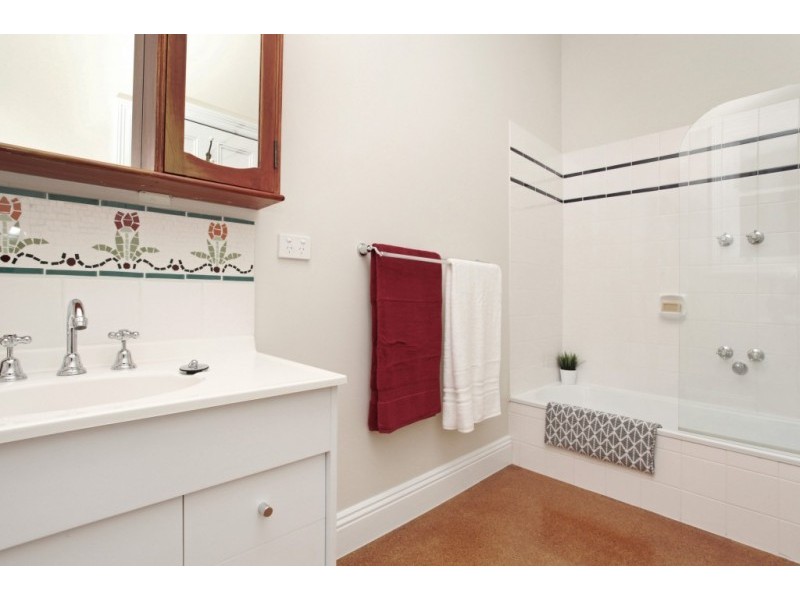 4 Austin Street, Seddon VIC 3011