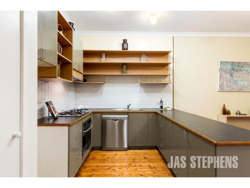 18 William Street, Seddon VIC 3011