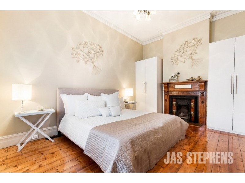 18 William Street, Seddon VIC 3011