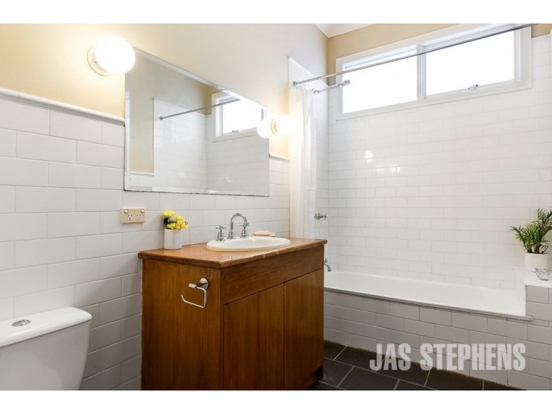 18 William Street, Seddon VIC 3011