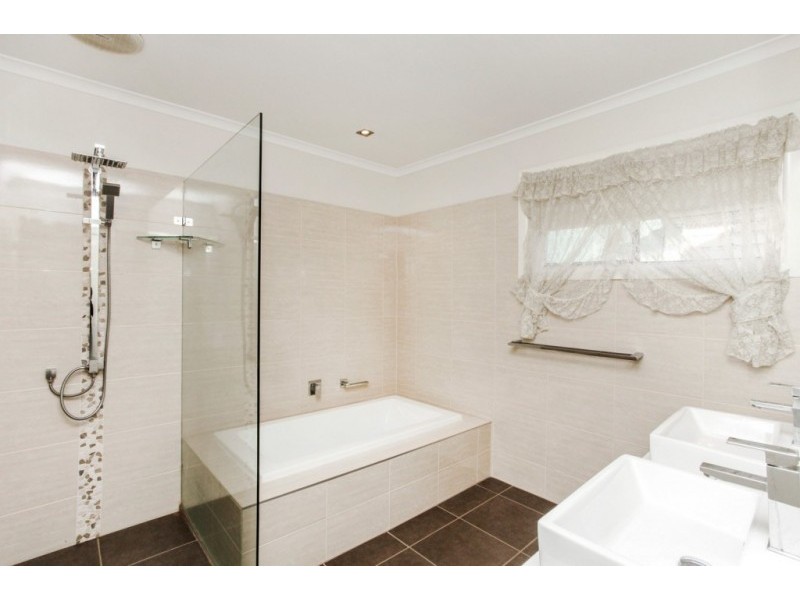 104 Seventh Avenue, Altona North VIC 3025