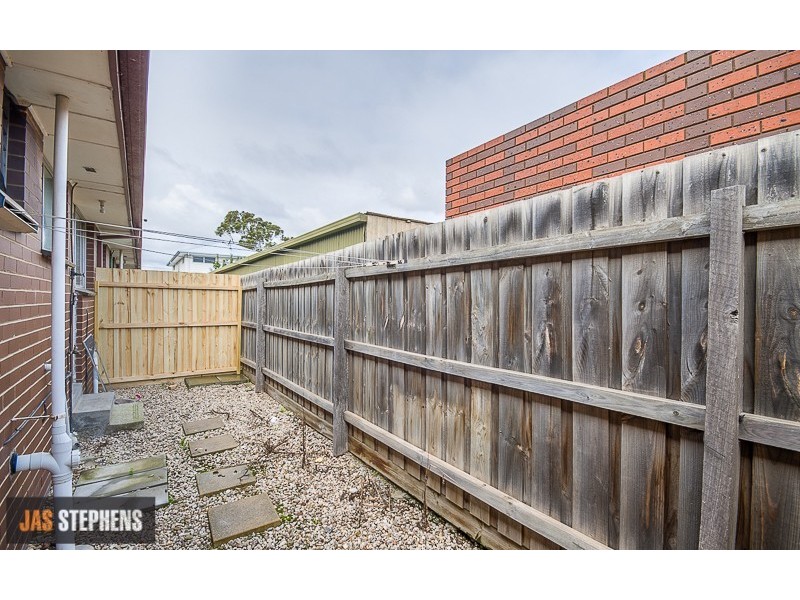 2/19 Saltley Street, South Kingsville VIC 3015