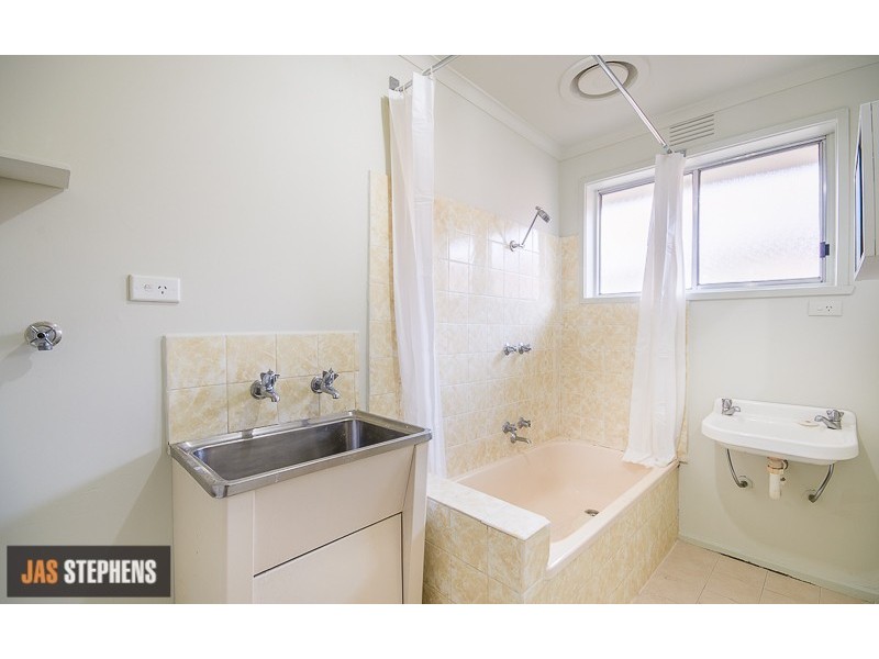 2/19 Saltley Street, South Kingsville VIC 3015