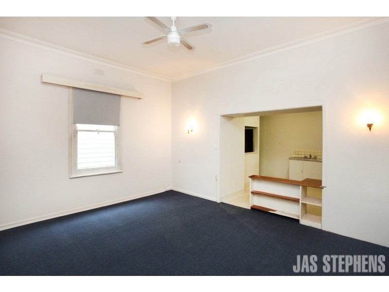 6 Oakbank Street, Newport VIC 3015