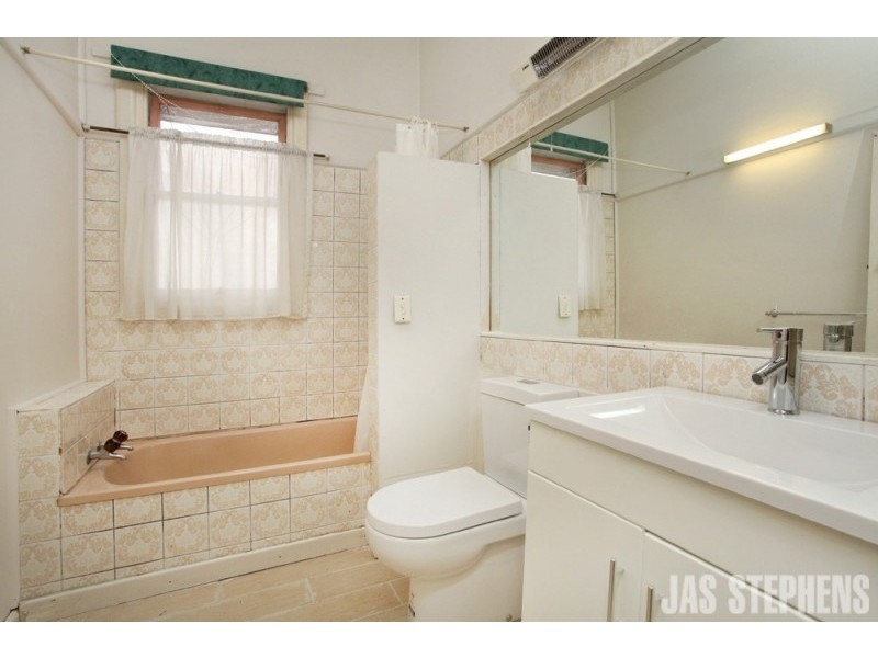 6 Oakbank Street, Newport VIC 3015