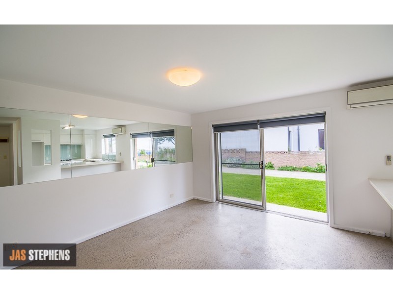 2/261 Esplanade, Altona VIC 3018