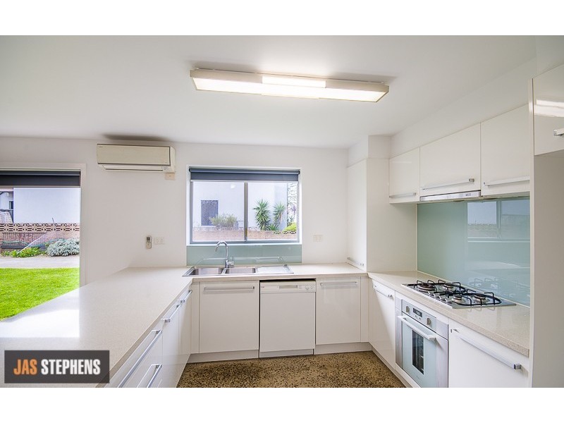 2/261 Esplanade, Altona VIC 3018
