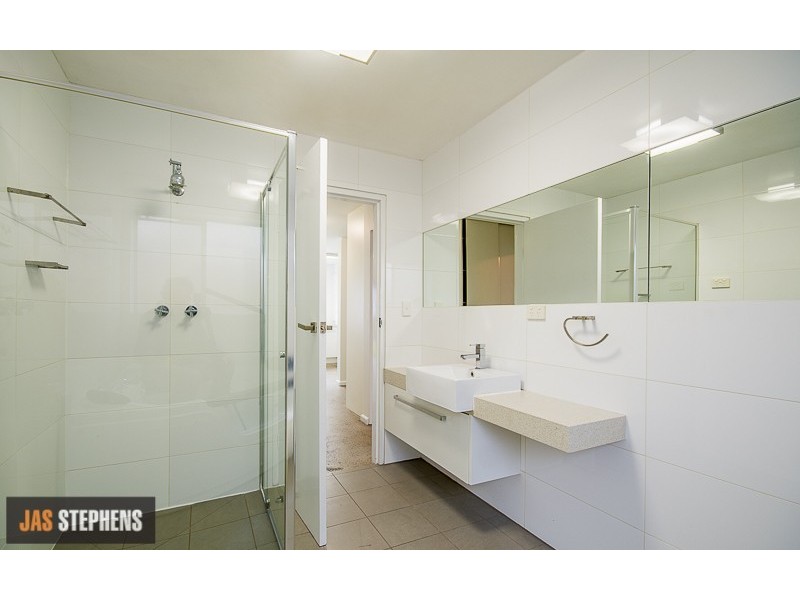 2/261 Esplanade, Altona VIC 3018