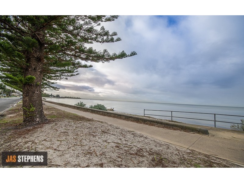 2/261 Esplanade, Altona VIC 3018