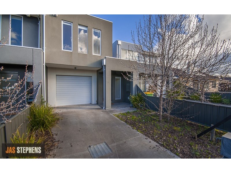 2/5 Alma Street, Maidstone VIC 3012